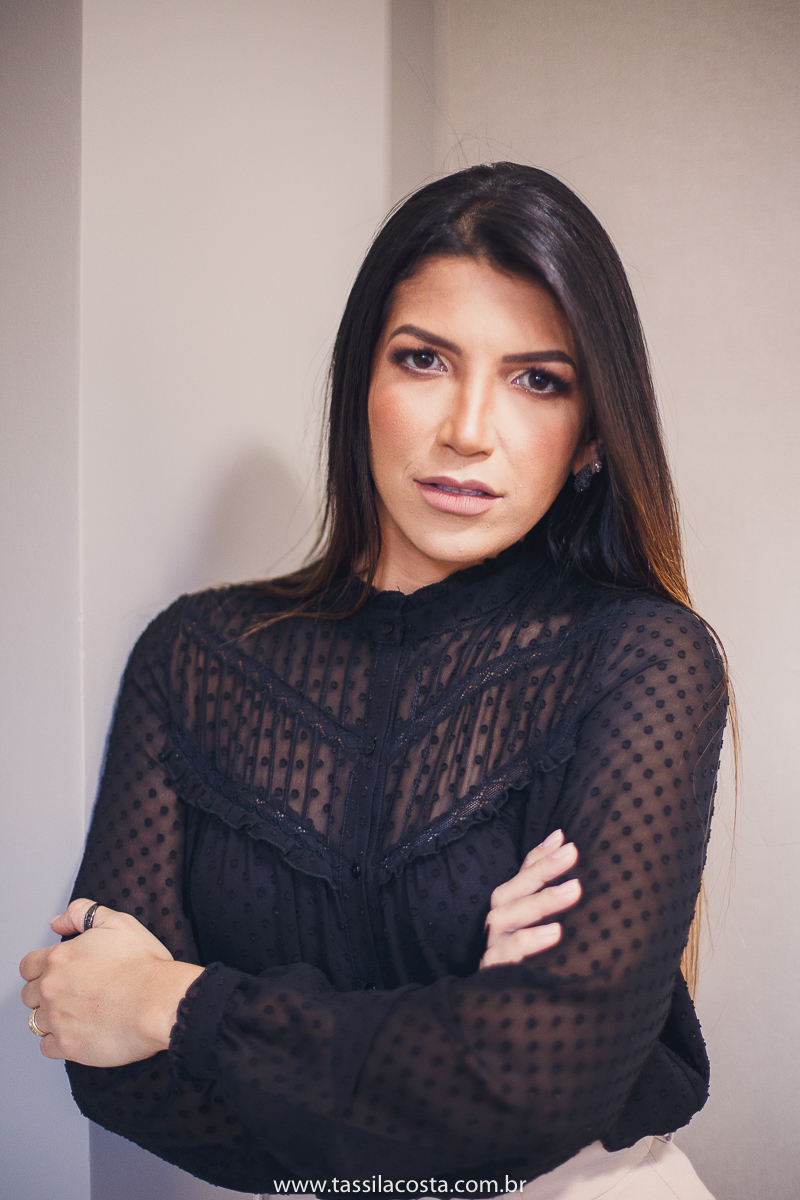 fotos profissionais, para atualização de portfólio, fotos para Linkedin, fotos em Vitória para atualizar site e Instagram, fotos de profissionais da área de marketing, professora de vendas