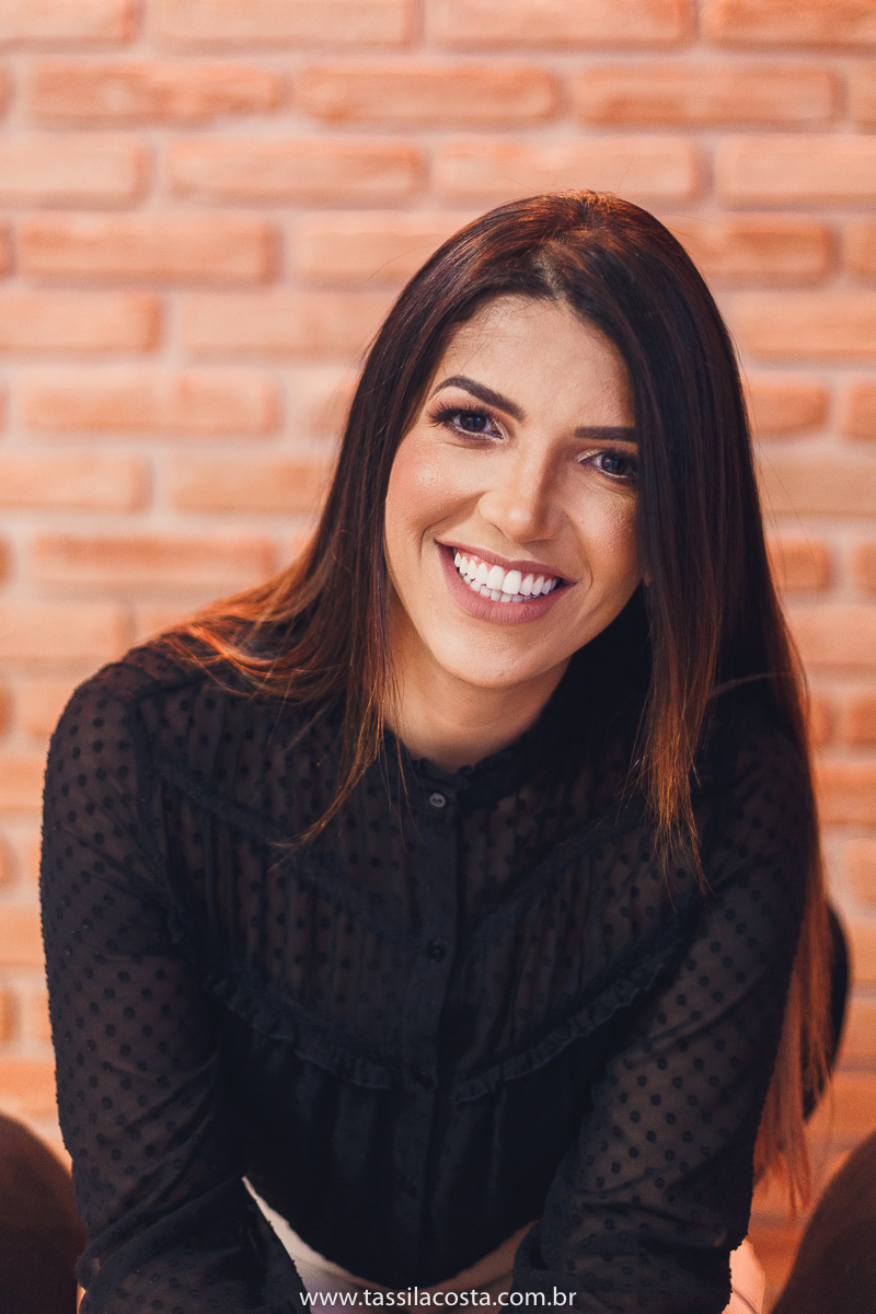 fotos profissionais, para atualização de portfólio, fotos para Linkedin, fotos em Vitória para atualizar site e Instagram, fotos de profissionais da área de marketing, professora de vendas