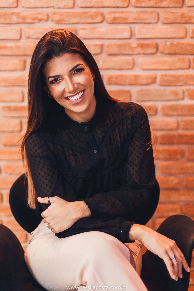 fotos profissionais, para atualização de portfólio, fotos para Linkedin, fotos em Vitória para atualizar site e Instagram, fotos de profissionais da área de marketing, professora de vendas