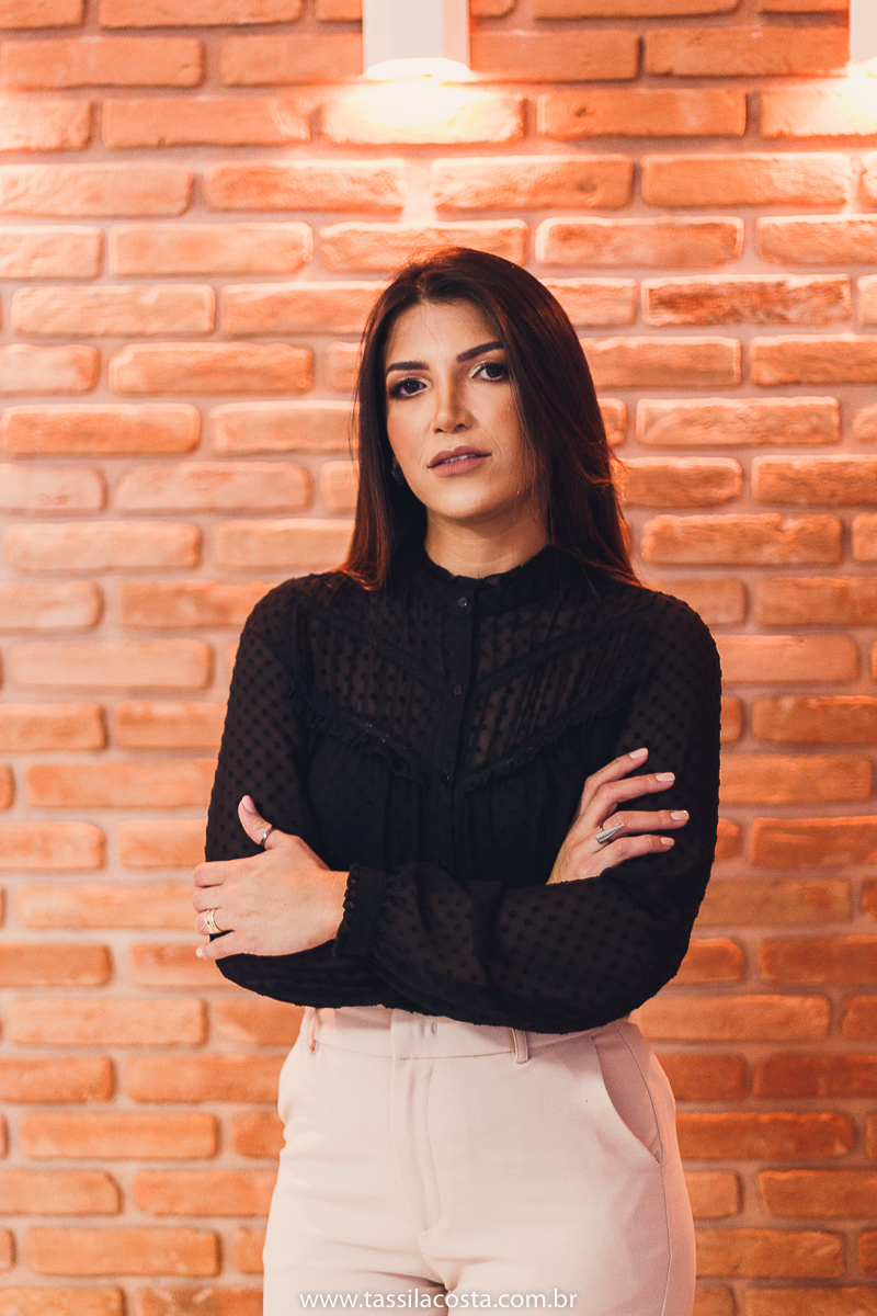 fotos profissionais, para atualização de portfólio, fotos para Linkedin, fotos em Vitória para atualizar site e Instagram, fotos de profissionais da área de marketing, professora de vendas