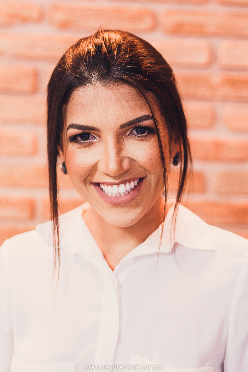 fotos profissionais, para atualização de portfólio, fotos para Linkedin, fotos em Vitória para atualizar site e Instagram, fotos de profissionais da área de marketing, professora de vendas