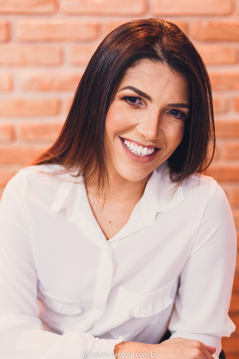 fotos profissionais, para atualização de portfólio, fotos para Linkedin, fotos em Vitória para atualizar site e Instagram, fotos de profissionais da área de marketing, professora de vendas