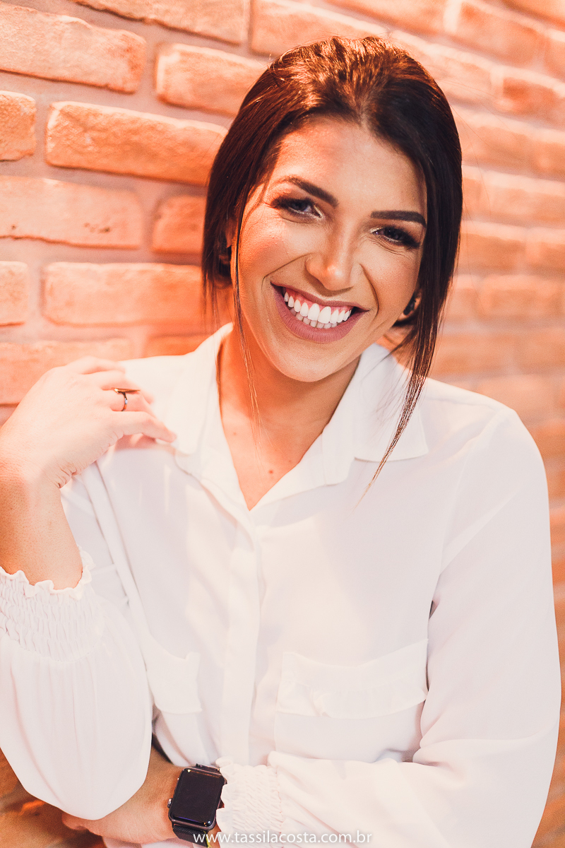 fotos profissionais, para atualização de portfólio, fotos para Linkedin, fotos em Vitória para atualizar site e Instagram, fotos de profissionais da área de marketing, professora de vendas