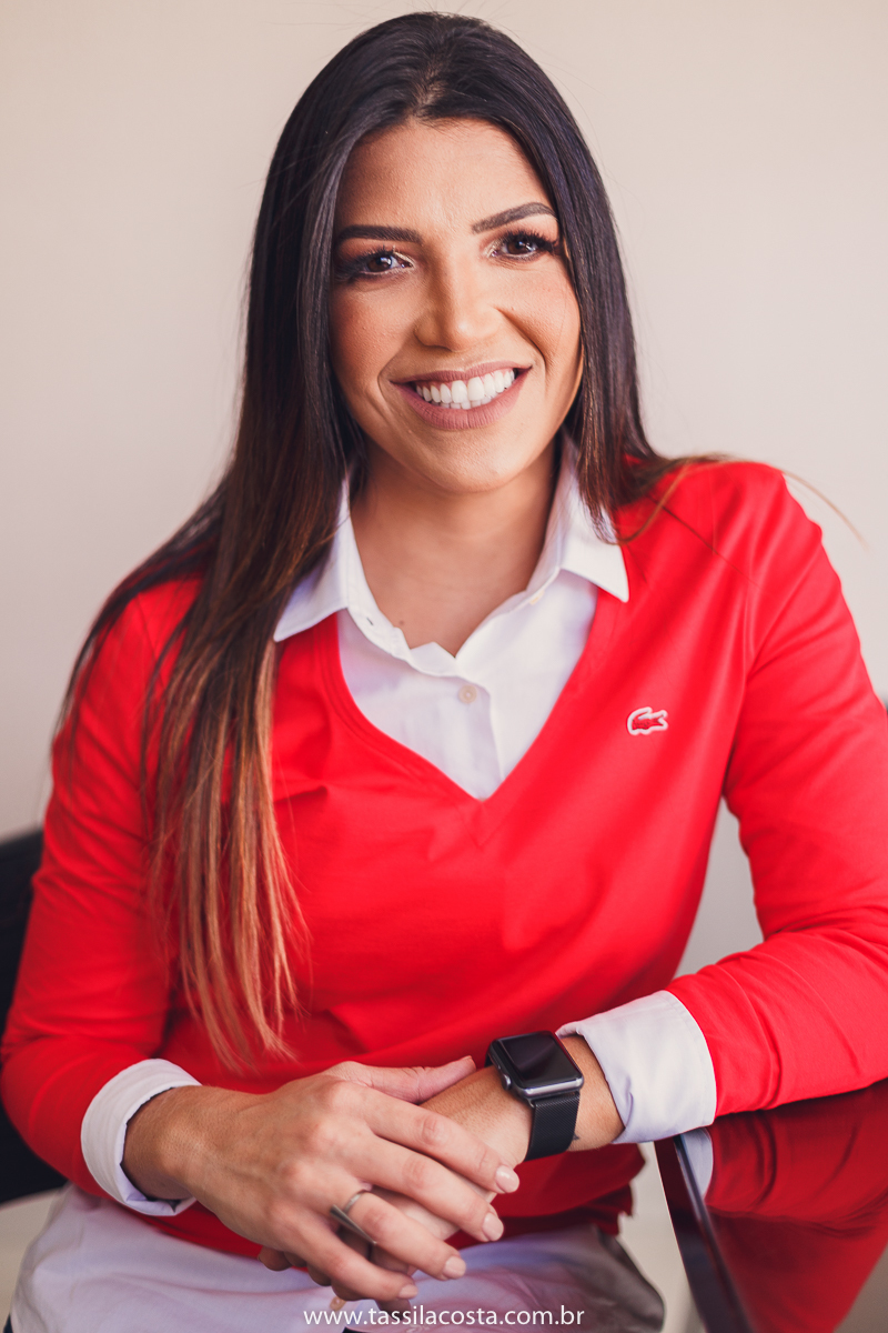 fotos profissionais, para atualização de portfólio, fotos para Linkedin, fotos em Vitória para atualizar site e Instagram, fotos de profissionais da área de marketing, professora de vendas