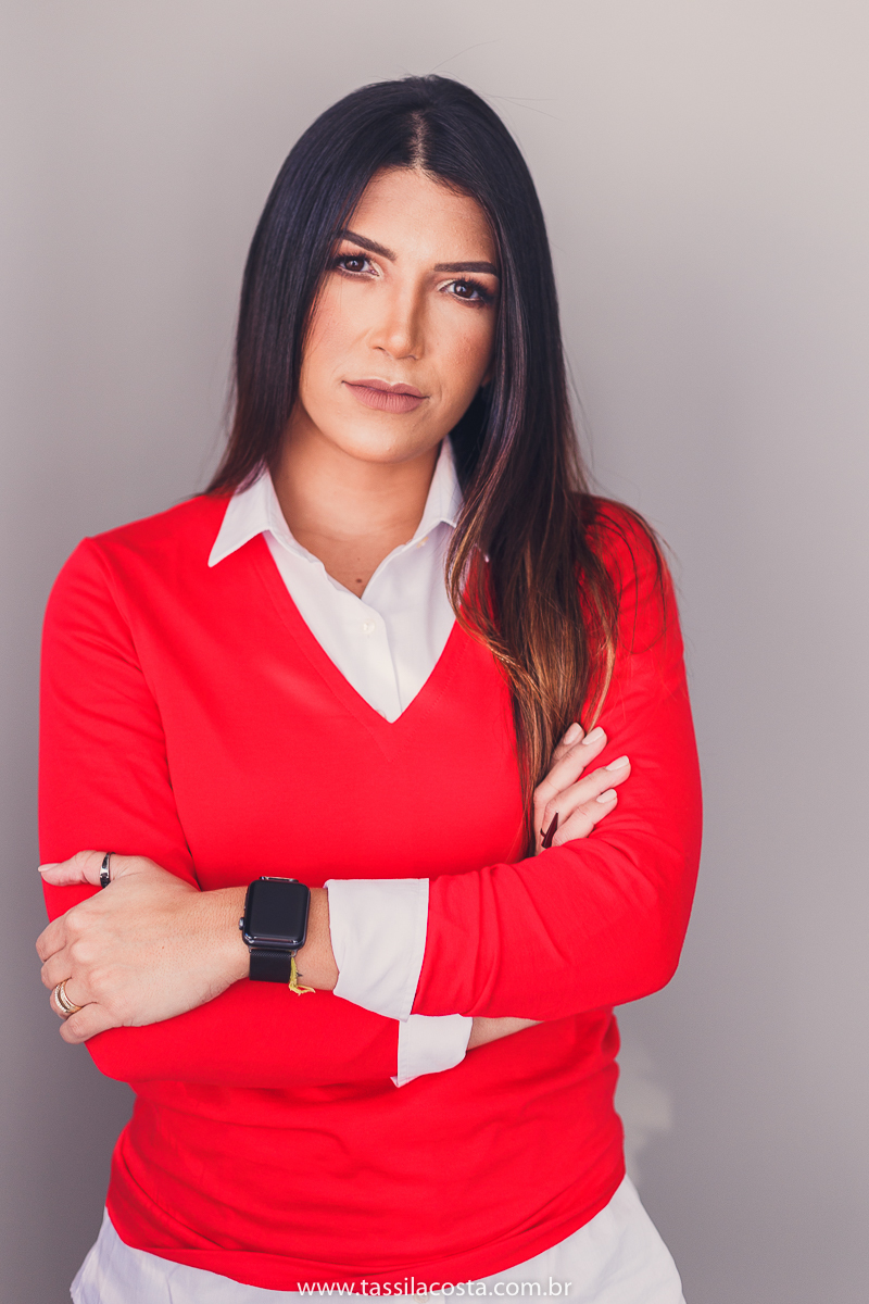 fotos profissionais, para atualização de portfólio, fotos para Linkedin, fotos em Vitória para atualizar site e Instagram, fotos de profissionais da área de marketing, professora de vendas