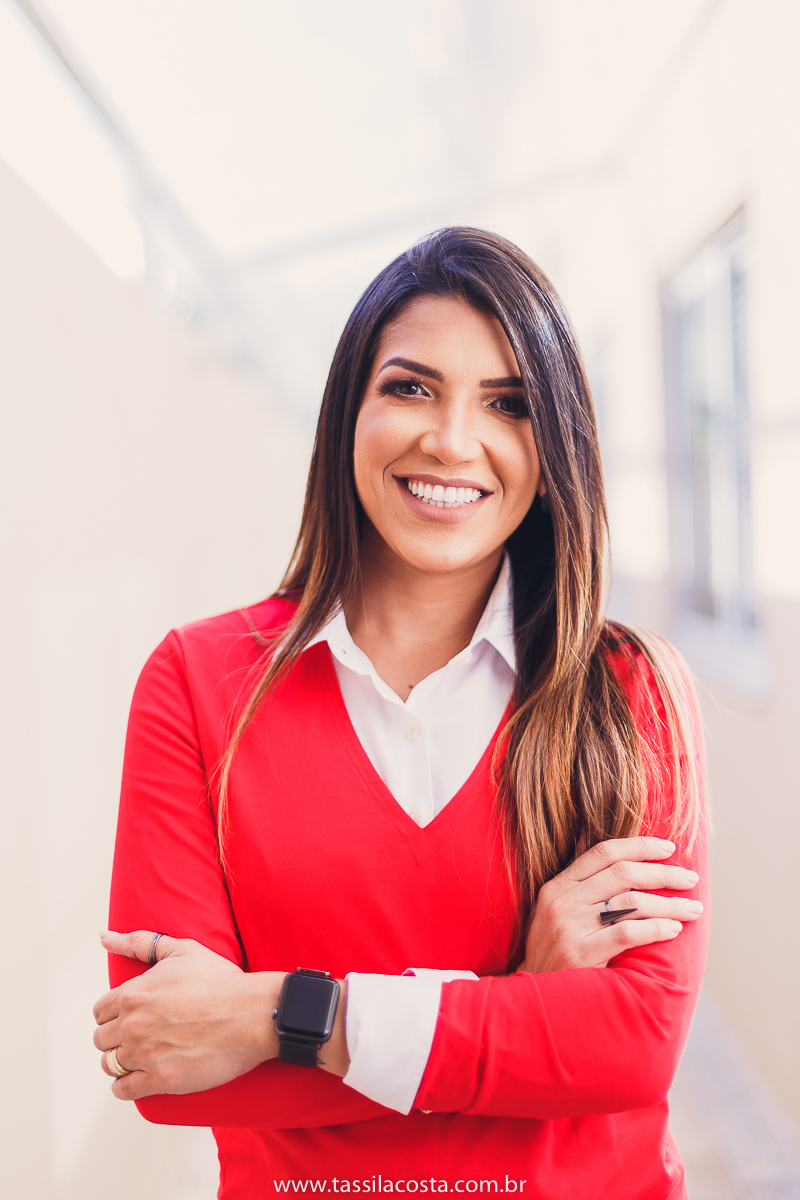 fotos profissionais, para atualização de portfólio, fotos para Linkedin, fotos em Vitória para atualizar site e Instagram, fotos de profissionais da área de marketing, professora de vendas