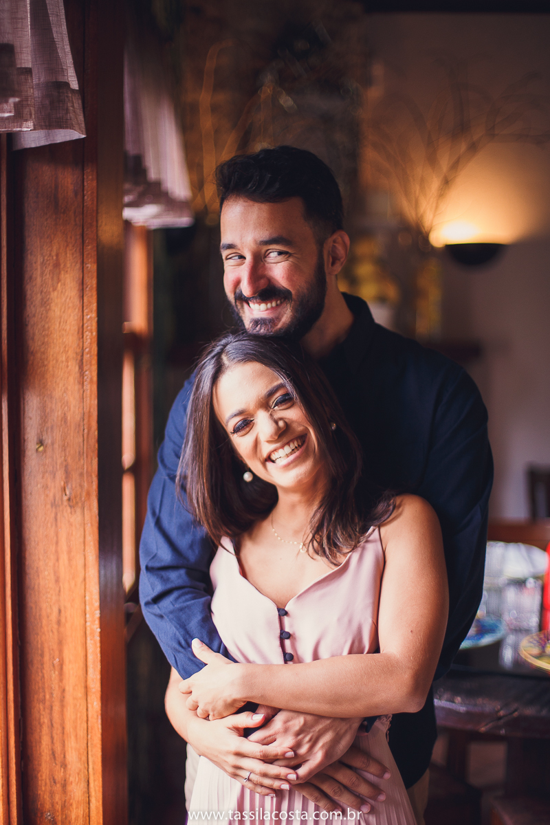 ensaio pré casamento, feito em Pedra Azul ES, fotos num dia frio em Pedra Azul, fotografamos no Restaurante Don Due em Pedra Azul e depois fizemos um Picnic em Pedra Azul, fotos lindas de um casal apaixonado, look para ensaio casal em Pedra Azul