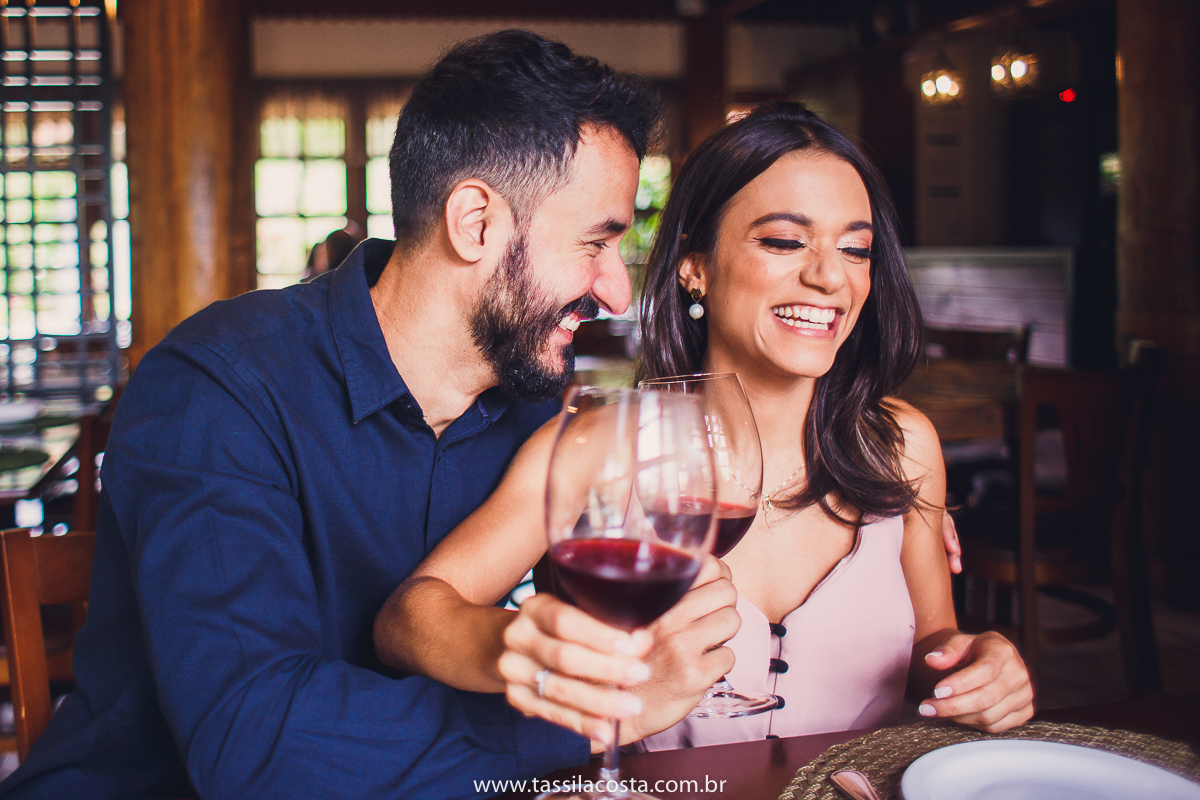ensaio pré casamento, feito em Pedra Azul ES, fotos num dia frio em Pedra Azul, fotografamos no Restaurante Don Due em Pedra Azul e depois fizemos um Picnic em Pedra Azul, fotos lindas de um casal apaixonado, look para ensaio casal em Pedra Azul