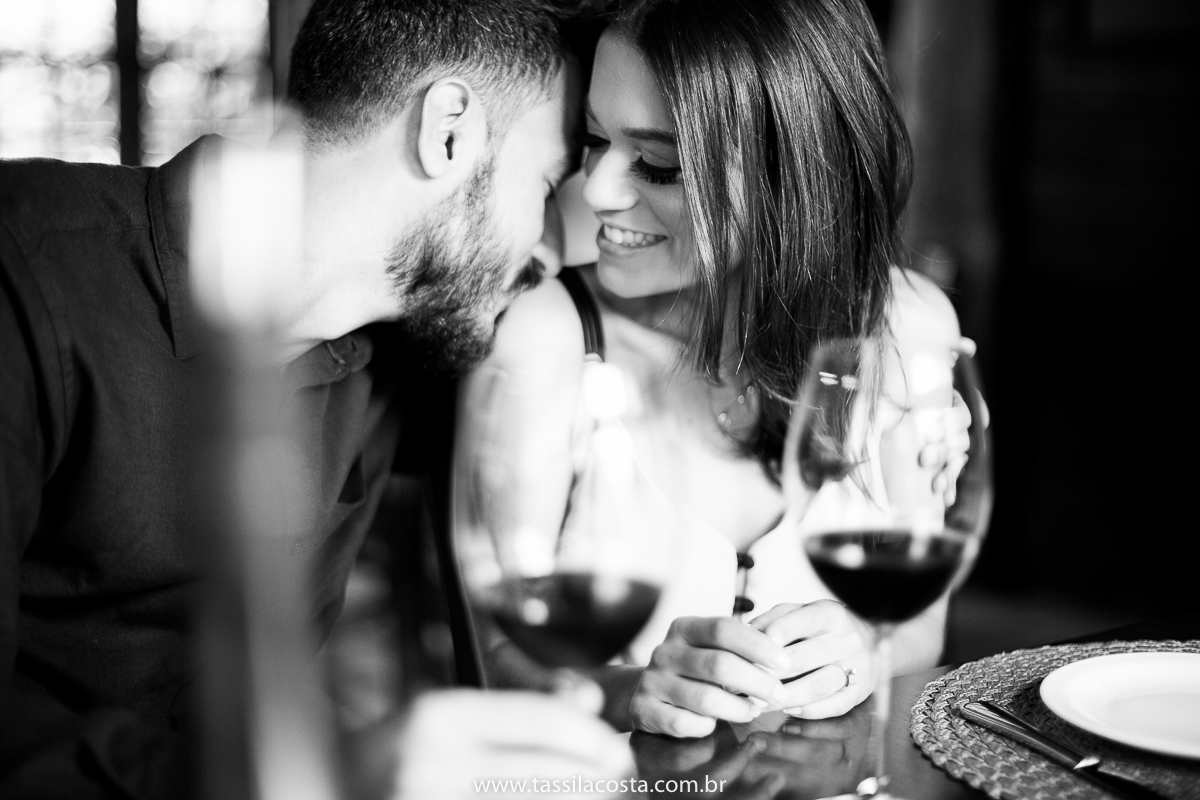 ensaio pré casamento, feito em Pedra Azul ES, fotos num dia frio em Pedra Azul, fotografamos no Restaurante Don Due em Pedra Azul e depois fizemos um Picnic em Pedra Azul, fotos lindas de um casal apaixonado, look para ensaio casal em Pedra Azul