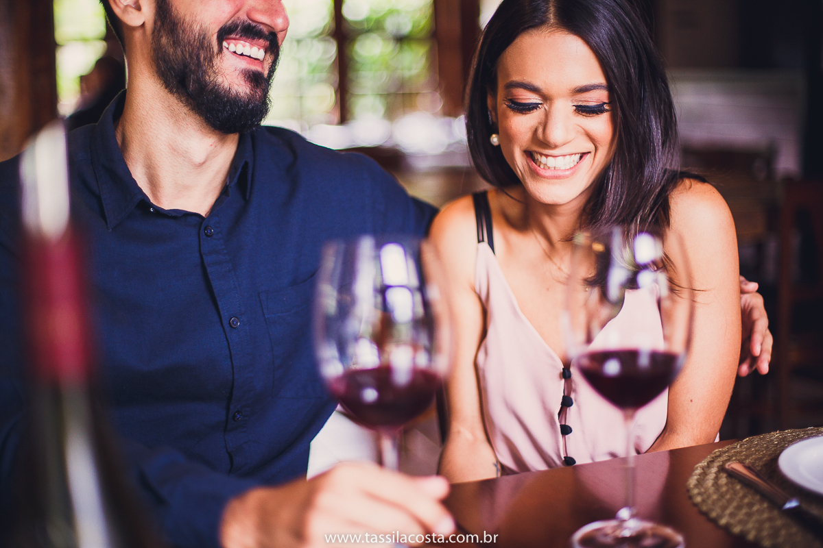 ensaio pré casamento, feito em Pedra Azul ES, fotos num dia frio em Pedra Azul, fotografamos no Restaurante Don Due em Pedra Azul e depois fizemos um Picnic em Pedra Azul, fotos lindas de um casal apaixonado, look para ensaio casal em Pedra Azul