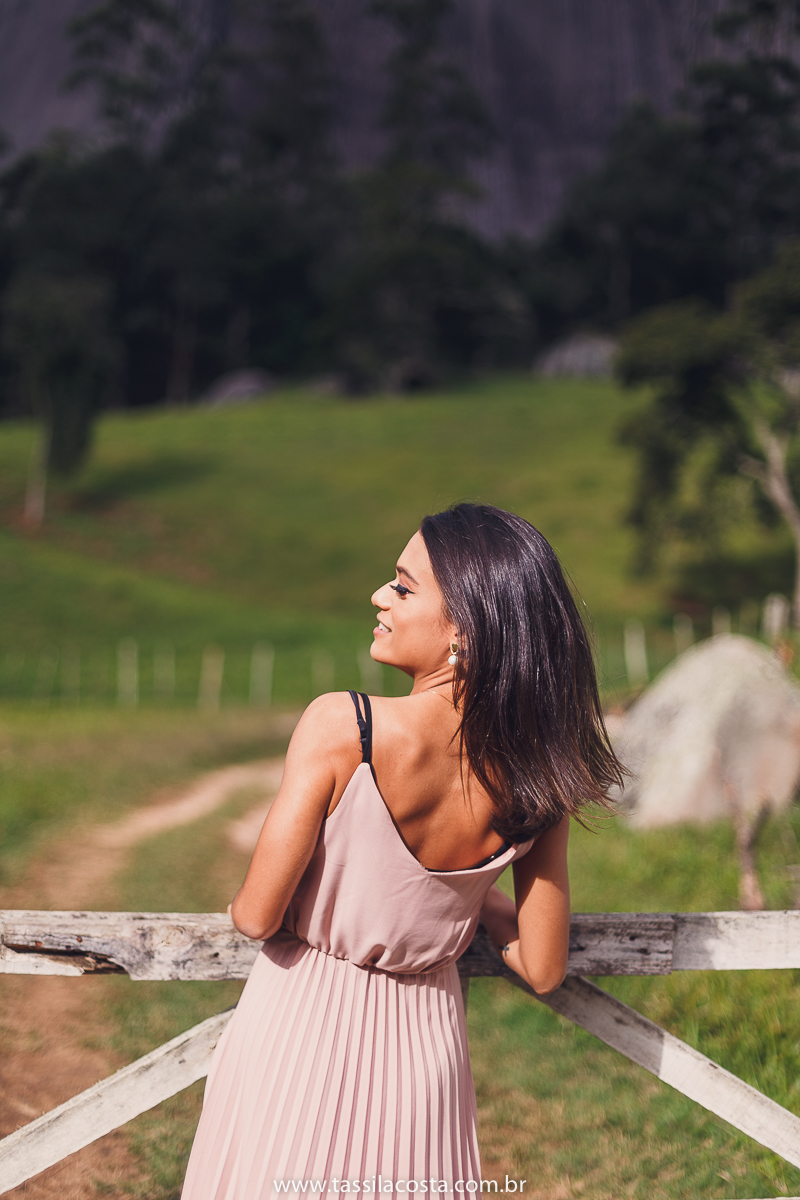 ensaio pré casamento, feito em Pedra Azul ES, fotos num dia frio em Pedra Azul, fotografamos no Restaurante Don Due em Pedra Azul e depois fizemos um Picnic em Pedra Azul, fotos lindas de um casal apaixonado, look para ensaio casal em Pedra Azul
