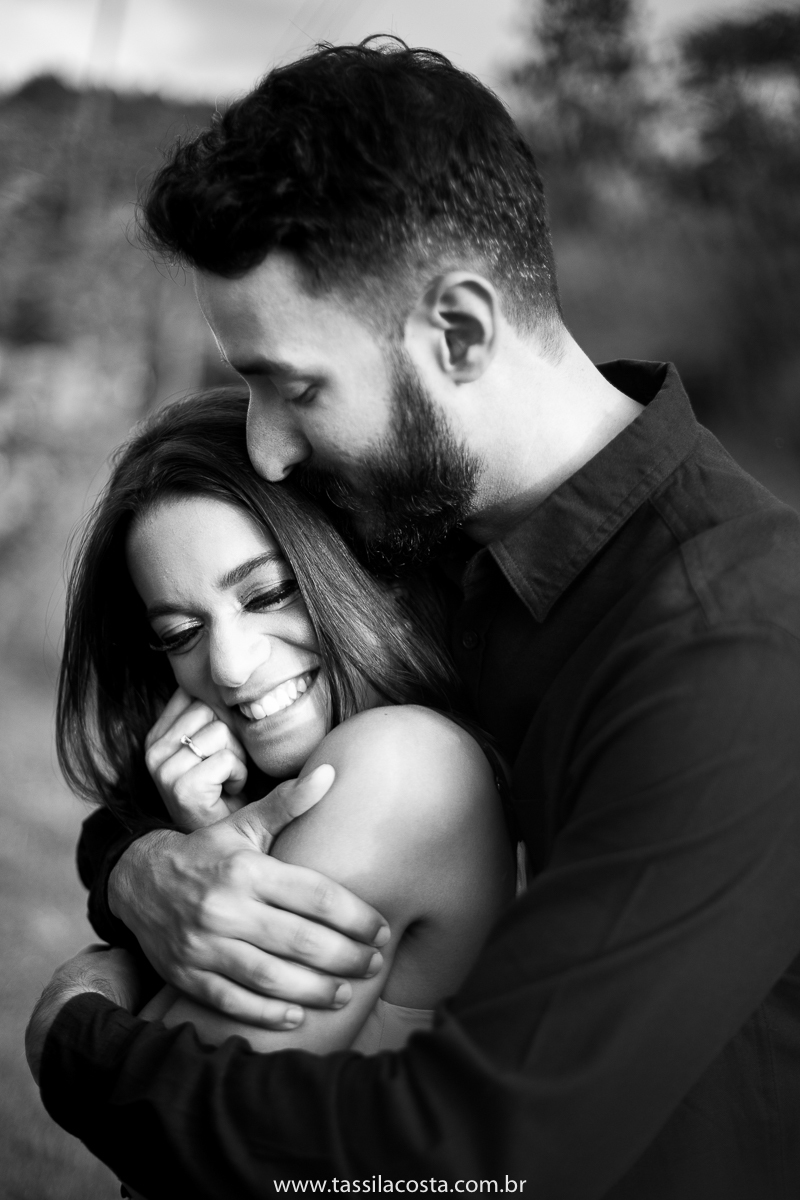 ensaio pré casamento, feito em Pedra Azul ES, fotos num dia frio em Pedra Azul, fotografamos no Restaurante Don Due em Pedra Azul e depois fizemos um Picnic em Pedra Azul, fotos lindas de um casal apaixonado, look para ensaio casal em Pedra Azulensaio pré
