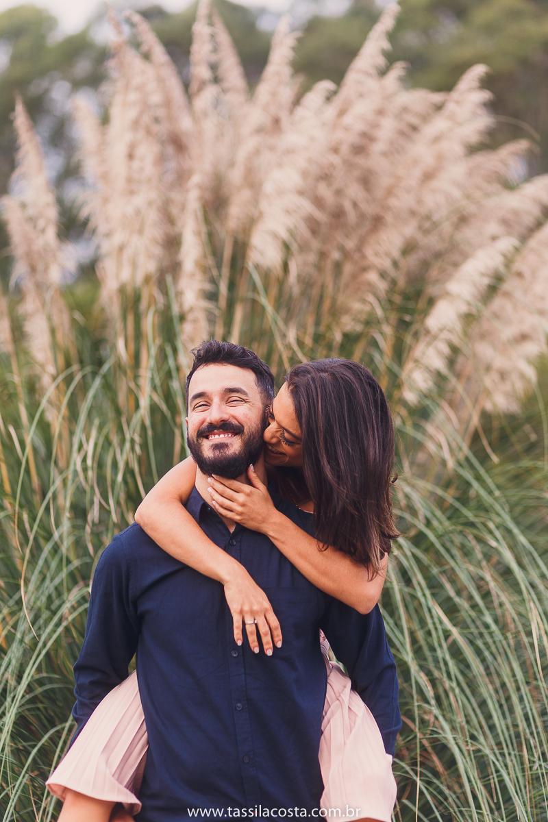 ensaio pré casamento, feito em Pedra Azul ES, fotos num dia frio em Pedra Azul, fotografamos no Restaurante Don Due em Pedra Azul e depois fizemos um Picnic em Pedra Azul, fotos lindas de um casal apaixonado, look para ensaio casal em Pedra Azul