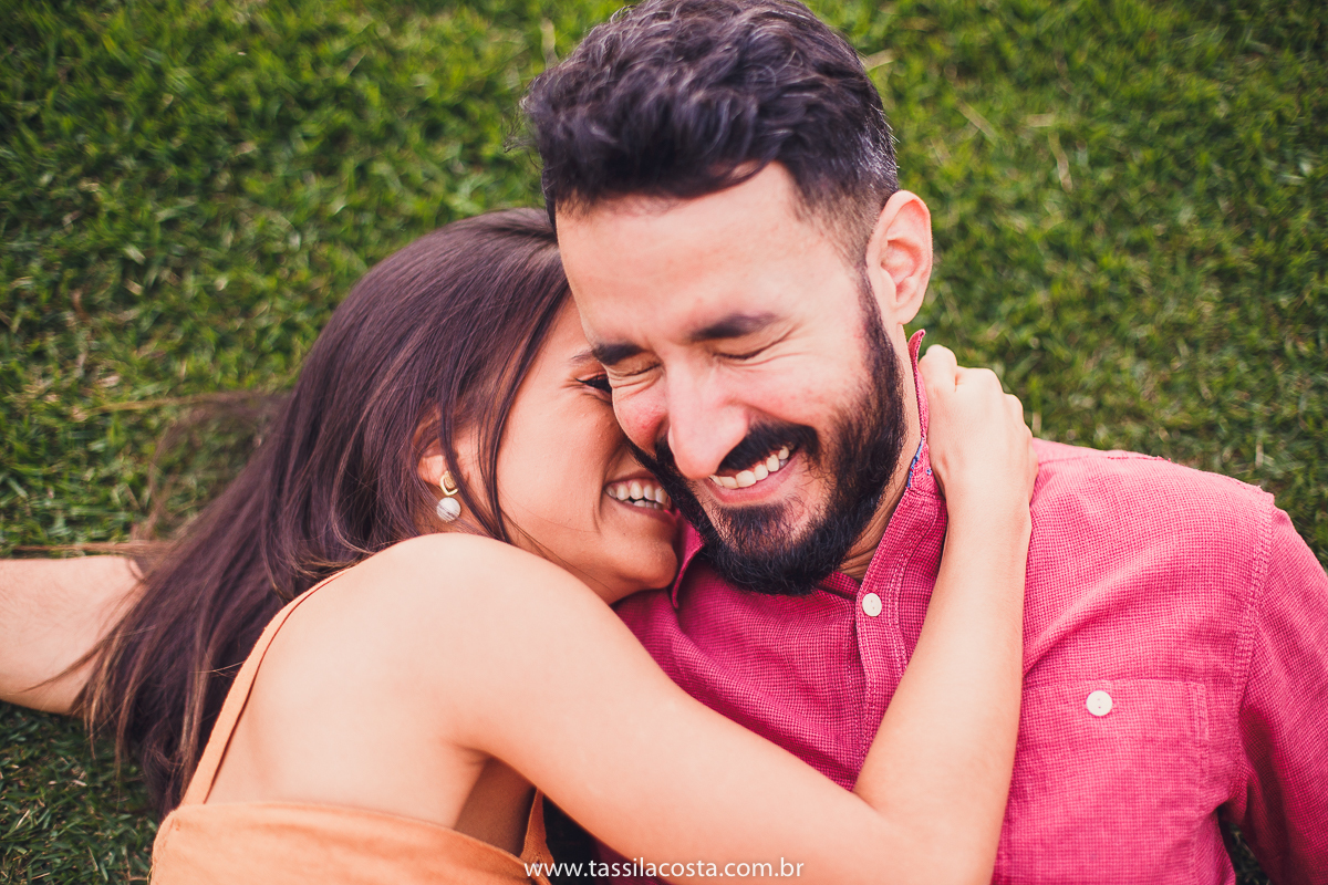 ensaio pré casamento, feito em Pedra Azul ES, fotos num dia frio em Pedra Azul, fotografamos no Restaurante Don Due em Pedra Azul e depois fizemos um Picnic em Pedra Azul, fotos lindas de um casal apaixonado, look para ensaio casal em Pedra Azul