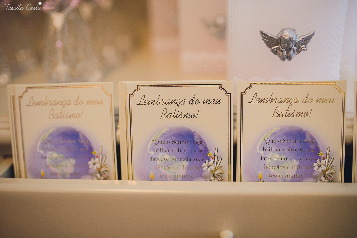 fotos de batizado da laura, domingo pela manhã, igreja católica, fotógrafa tássila costa, batizado na igreja na praia da costa, fotos lindas de batizado, batizado emocionante
