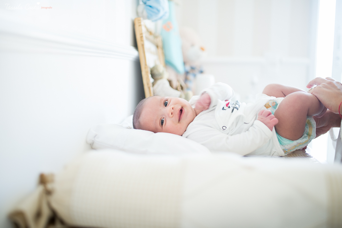 ensaio fotográfico feito em casa, o bebê fica super a vontade, fotos mais naturais e espontâneas, tássila costa fotografia, vitória es, jardim da penha, fotos de recém nascido em vitória es
