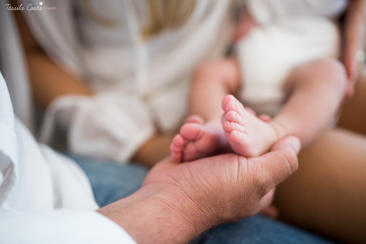 ensaio fotográfico feito em casa, o bebê fica super a vontade, fotos mais naturais e espontâneas, tássila costa fotografia, vitória es, jardim da penha, fotos de recém nascido em vitória es