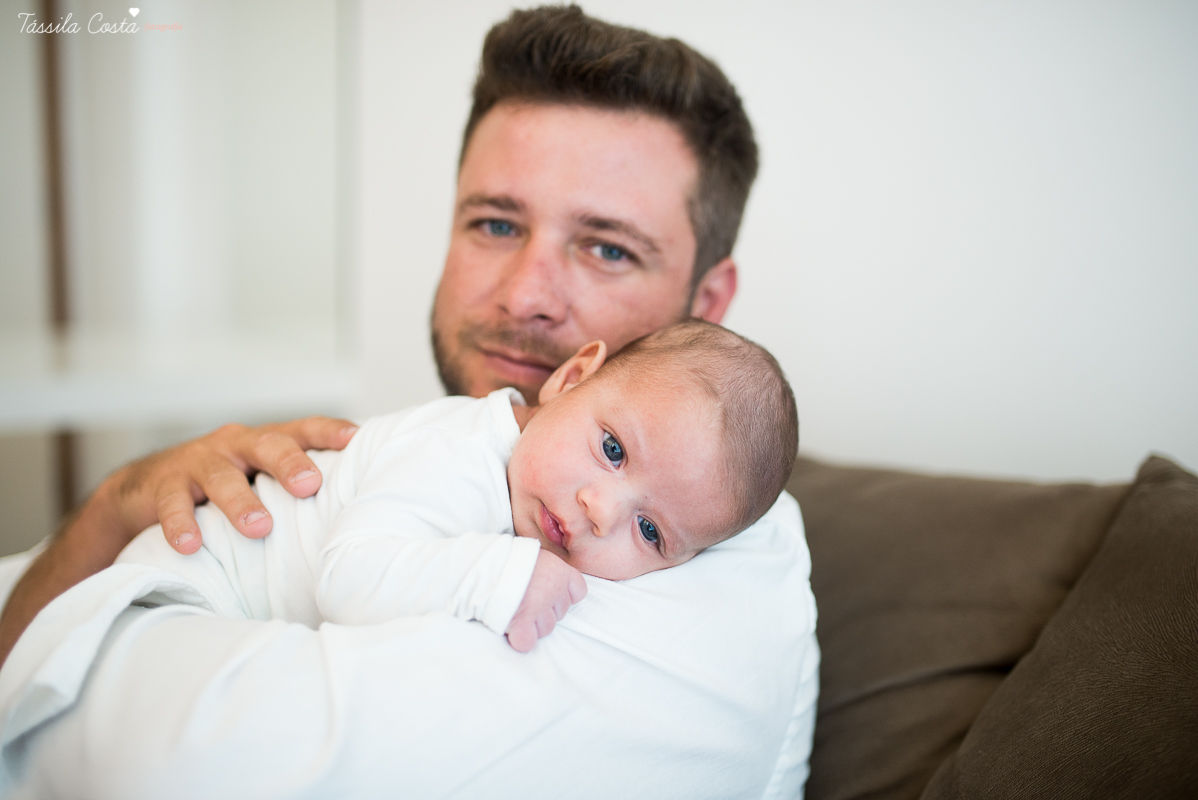 ensaio fotográfico feito em casa, o bebê fica super a vontade, fotos mais naturais e espontâneas, tássila costa fotografia, vitória es, jardim da penha, fotos de recém nascido em vitória es