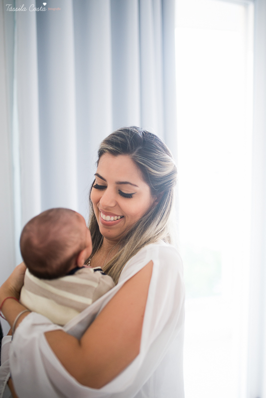ensaio fotográfico feito em casa, o bebê fica super a vontade, fotos mais naturais e espontâneas, tássila costa fotografia, vitória es, jardim da penha, fotos de recém nascido em vitória es