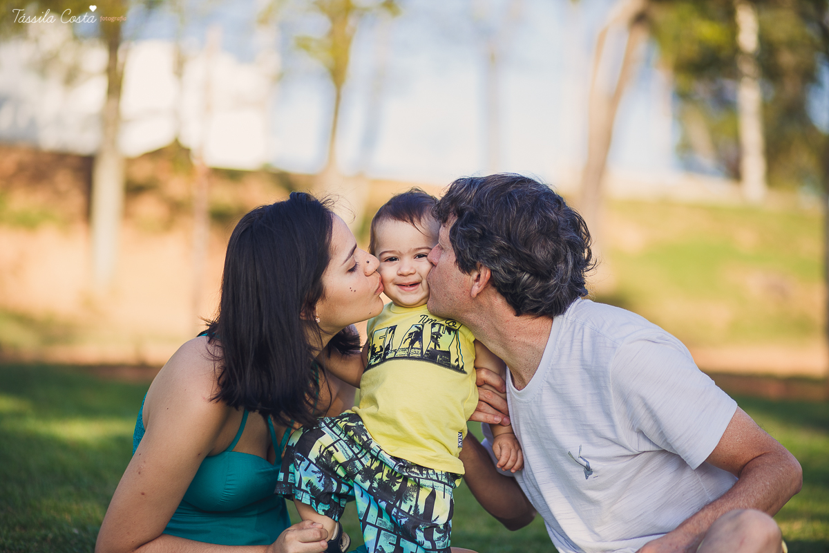professor favalessa e família, fotografia de família, fotos de pré aniversário, feitas na Ilha do Frade, vitória es, fotógrafo de criança, sessão de fotos, fotos no pôr do sol
