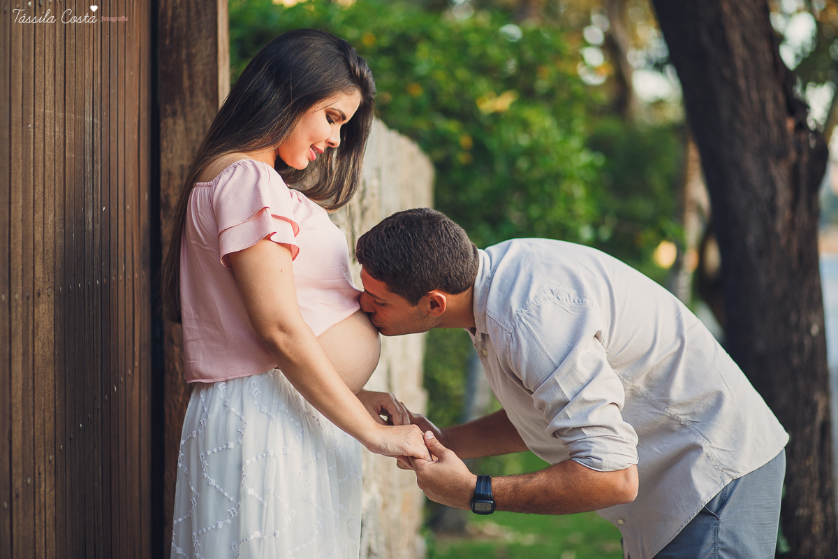 fotos de gestante, na ilha do frade, fotos lindas da gestante Karol e papai Leleco, com o irmãozinho Ruan, poses para fotos em família com irmão mais velho, mae de 2, vitória es