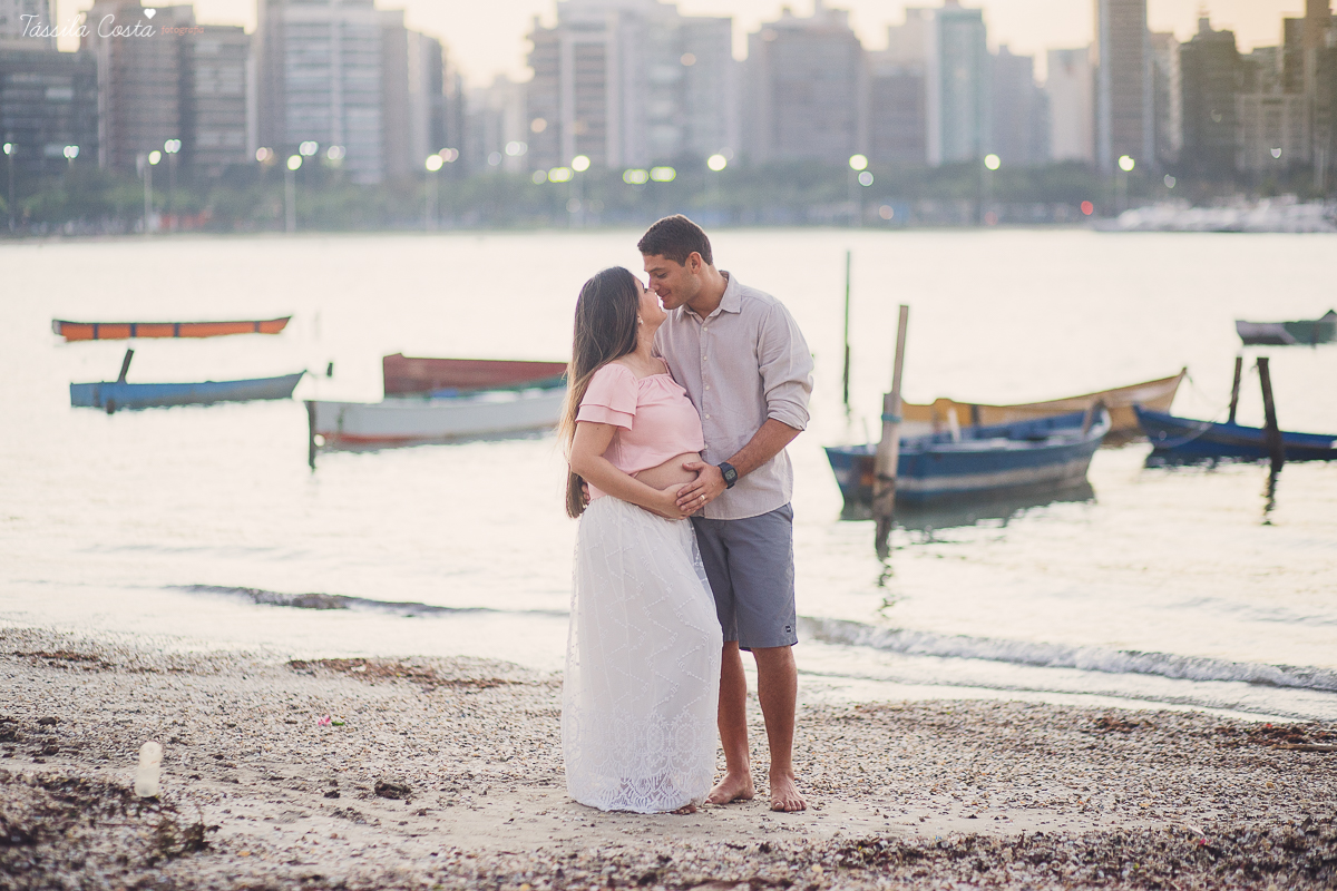 fotos de gestante, na ilha do frade, fotos lindas da gestante Karol e papai Leleco, com o irmãozinho Ruan, poses para fotos em família com irmão mais velho, mae de 2, vitória es