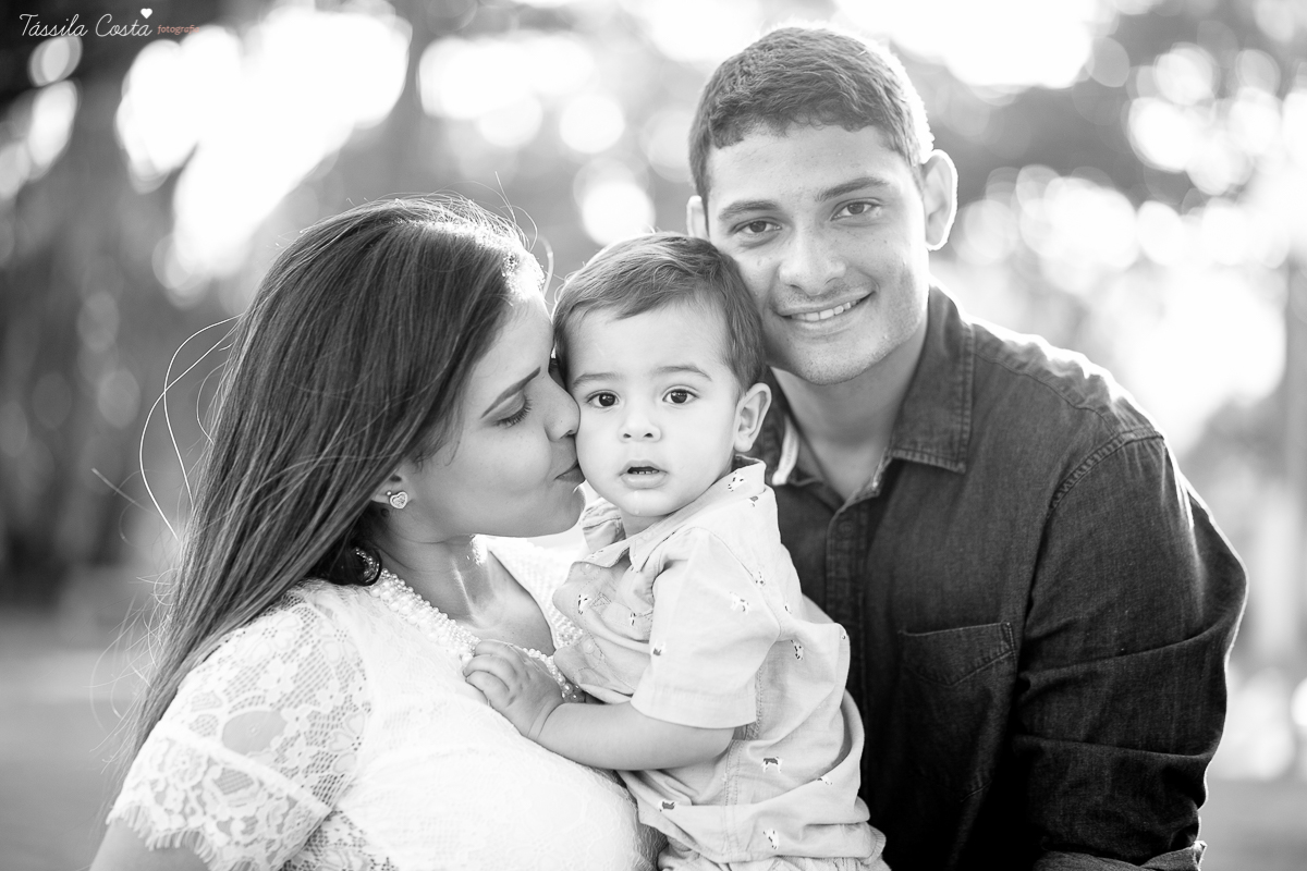 fotos de gestante, na ilha do frade, fotos lindas da gestante Karol e papai Leleco, com o irmãozinho Ruan, poses para fotos em família com irmão mais velho, mae de 2, vitória es