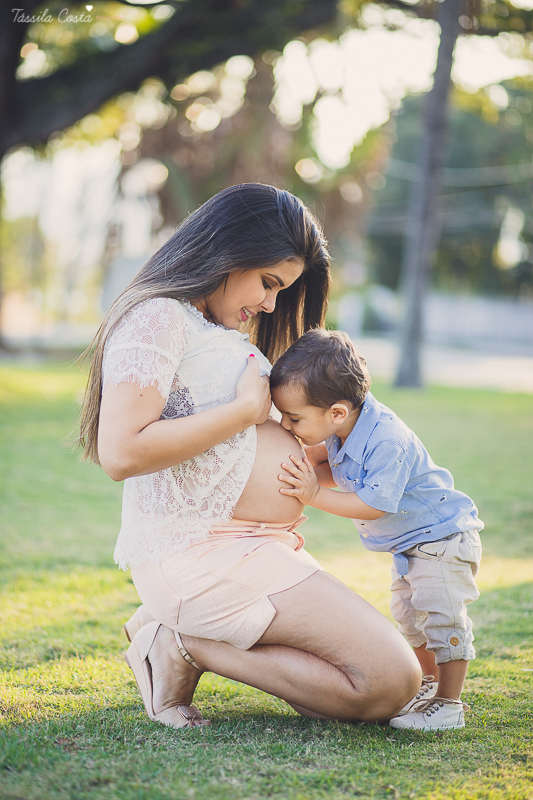 fotos de gestante, na ilha do frade, fotos lindas da gestante Karol e papai Leleco, com o irmãozinho Ruan, poses para fotos em família com irmão mais velho, mae de 2, vitória es