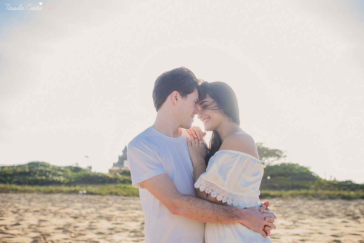 ensaio pré wedding em meio à natureza, noivos apaixonados, o casamento do ano, casamento de dia, casamento na praia, matara e allan, fotografia de tássila costa fotografia, dia lindo para fotos