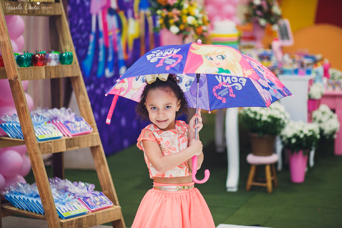 aniversário de 5 anos, da Gabriella, no cerimonial Ratimboom, em Campo Grande, Cariacica, cerimonial excelente para festa infantil, decoração de festa infantil super colorida