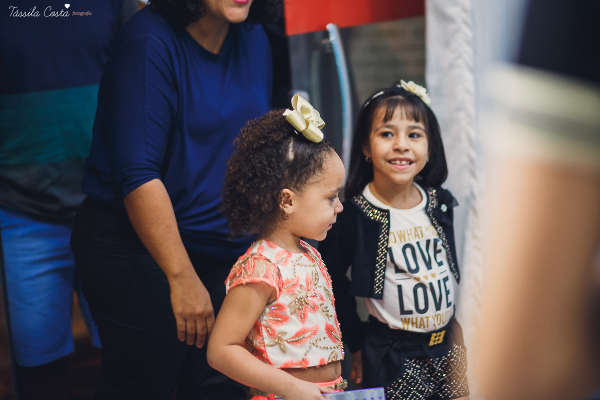 aniversário de 5 anos, da Gabriella, no cerimonial Ratimboom, em Campo Grande, Cariacica, cerimonial excelente para festa infantil, decoração de festa infantil super colorida