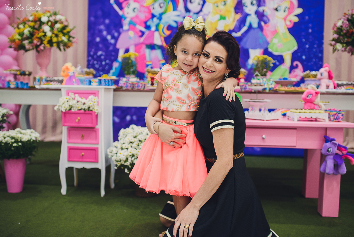 aniversário de 5 anos, da Gabriella, no cerimonial Ratimboom, em Campo Grande, Cariacica, cerimonial excelente para festa infantil, decoração de festa infantil super colorida