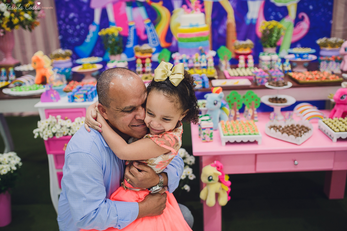 aniversário de 5 anos, da Gabriella, no cerimonial Ratimboom, em Campo Grande, Cariacica, cerimonial excelente para festa infantil, decoração de festa infantil super colorida