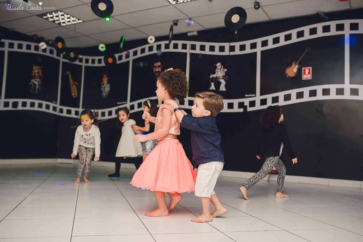 aniversário de 5 anos, da Gabriella, no cerimonial Ratimboom, em Campo Grande, Cariacica, cerimonial excelente para festa infantil, decoração de festa infantil super colorida