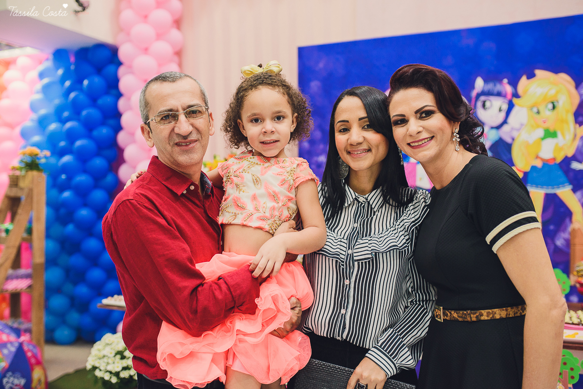 aniversário de 5 anos, da Gabriella, no cerimonial Ratimboom, em Campo Grande, Cariacica, cerimonial excelente para festa infantil, decoração de festa infantil super colorida