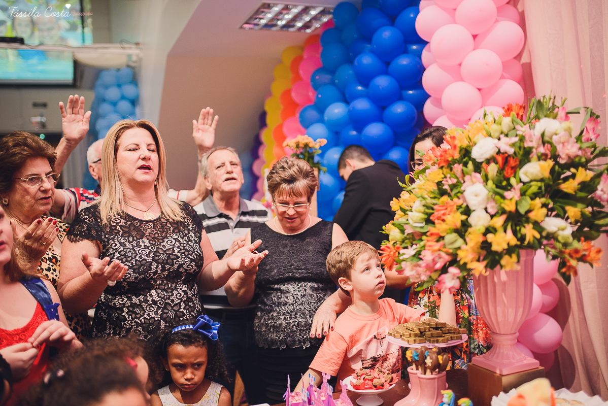 aniversário de 5 anos, da Gabriella, no cerimonial Ratimboom, em Campo Grande, Cariacica, cerimonial excelente para festa infantil, decoração de festa infantil super colorida