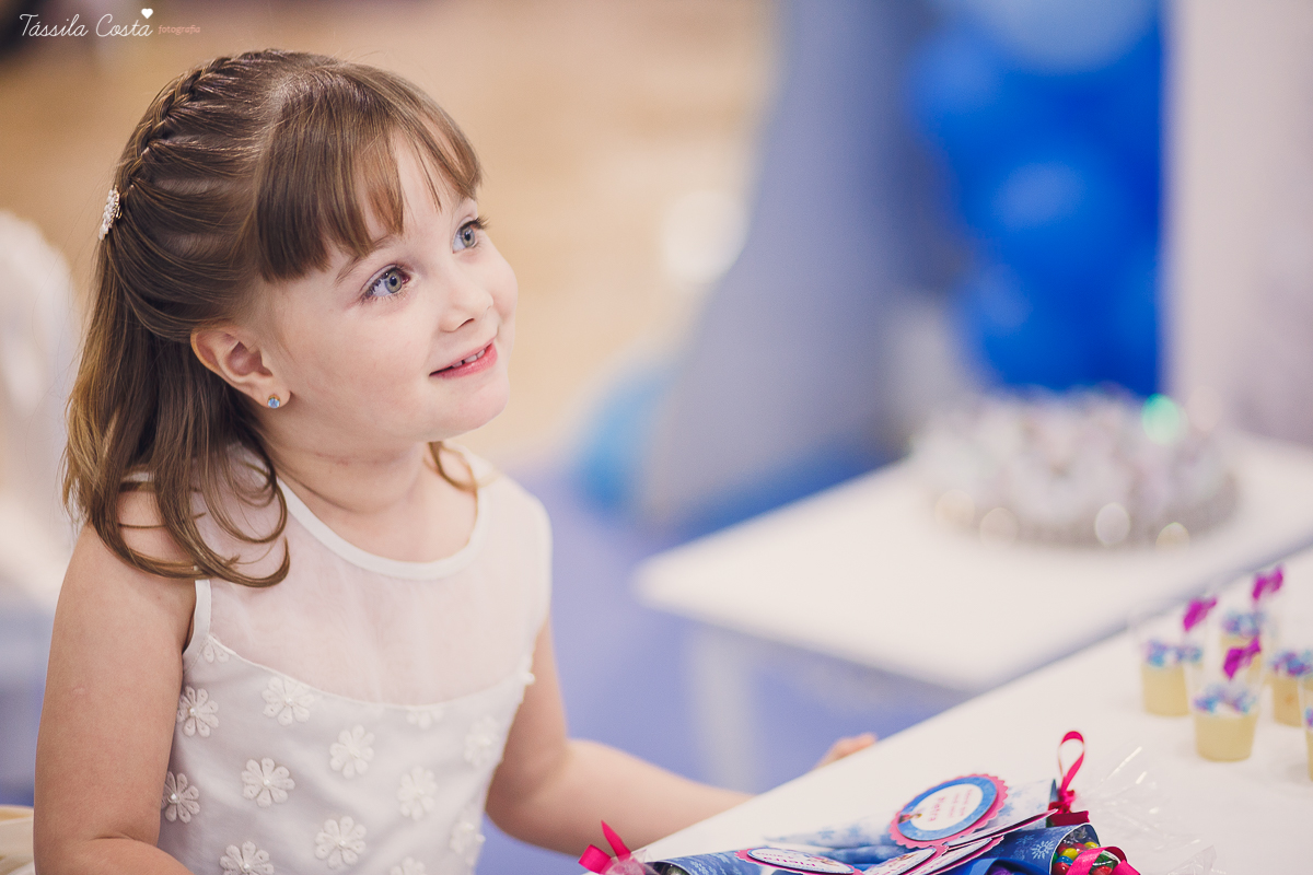 decoração no tema frozen, festa de 4 anos da Pietra, no cerimonial Pirlim Pim Pim, na pracinha de Jardim da Penha, festa de menina de 04 anos, tássila costa fotografia, festa de menina, vix es
