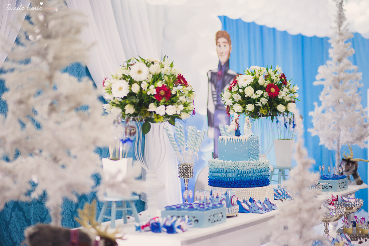 decoração no tema frozen, festa de 4 anos da Pietra, no cerimonial Pirlim Pim Pim, na pracinha de Jardim da Penha, festa de menina de 04 anos, tássila costa fotografia, festa de menina, vix es