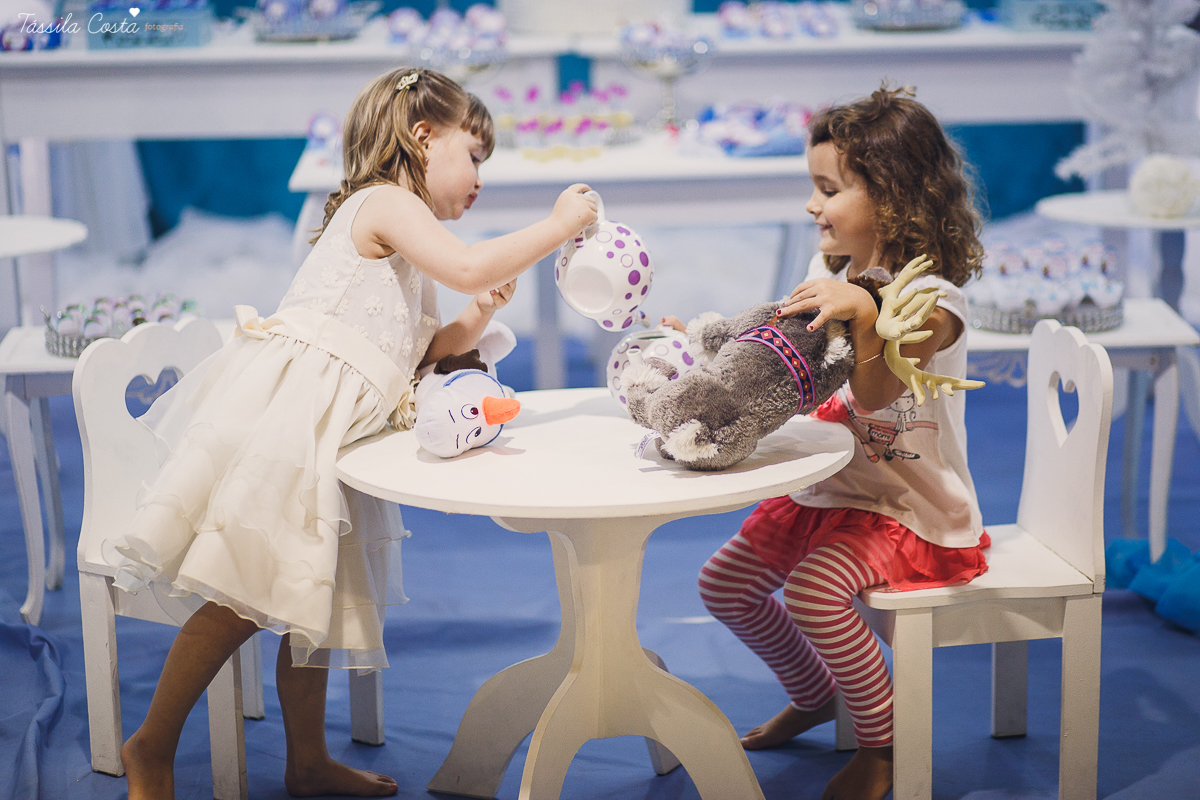 decoração no tema frozen, festa de 4 anos da Pietra, no cerimonial Pirlim Pim Pim, na pracinha de Jardim da Penha, festa de menina de 04 anos, tássila costa fotografia, festa de menina, vix es