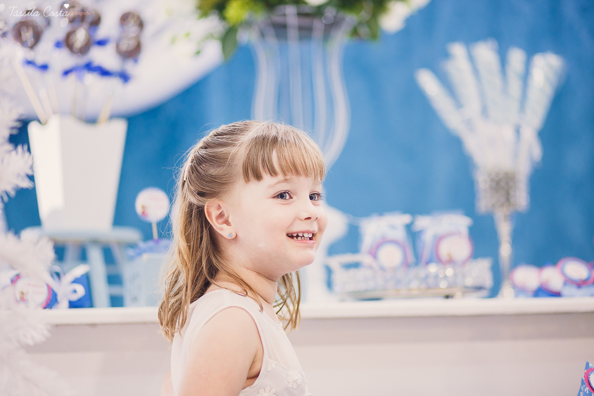 decoração no tema frozen, festa de 4 anos da Pietra, no cerimonial Pirlim Pim Pim, na pracinha de Jardim da Penha, festa de menina de 04 anos, tássila costa fotografia, festa de menina, vix es