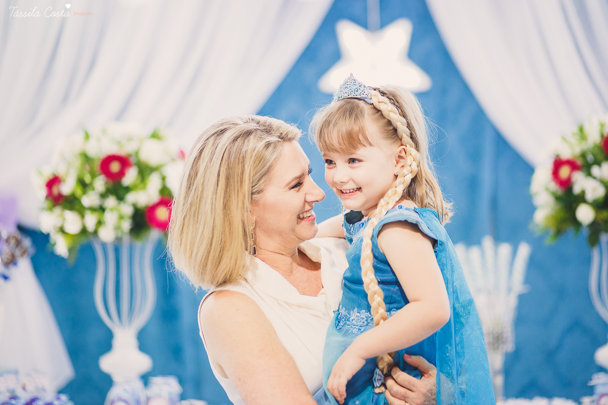 decoração no tema frozen, festa de 4 anos da Pietra, no cerimonial Pirlim Pim Pim, na pracinha de Jardim da Penha, festa de menina de 04 anos, tássila costa fotografia, festa de menina, vix es