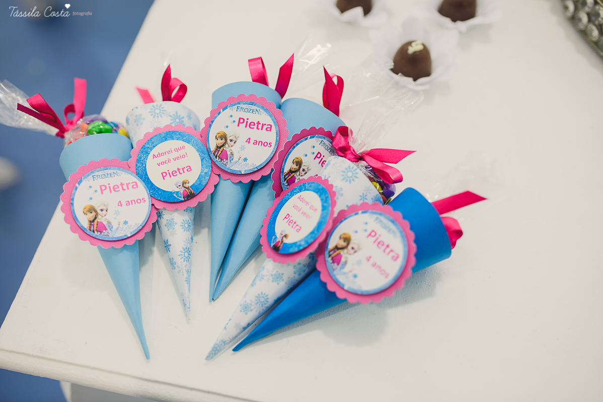 decoração no tema frozen, festa de 4 anos da Pietra, no cerimonial Pirlim Pim Pim, na pracinha de Jardim da Penha, festa de menina de 04 anos, tássila costa fotografia, festa de menina, vix es