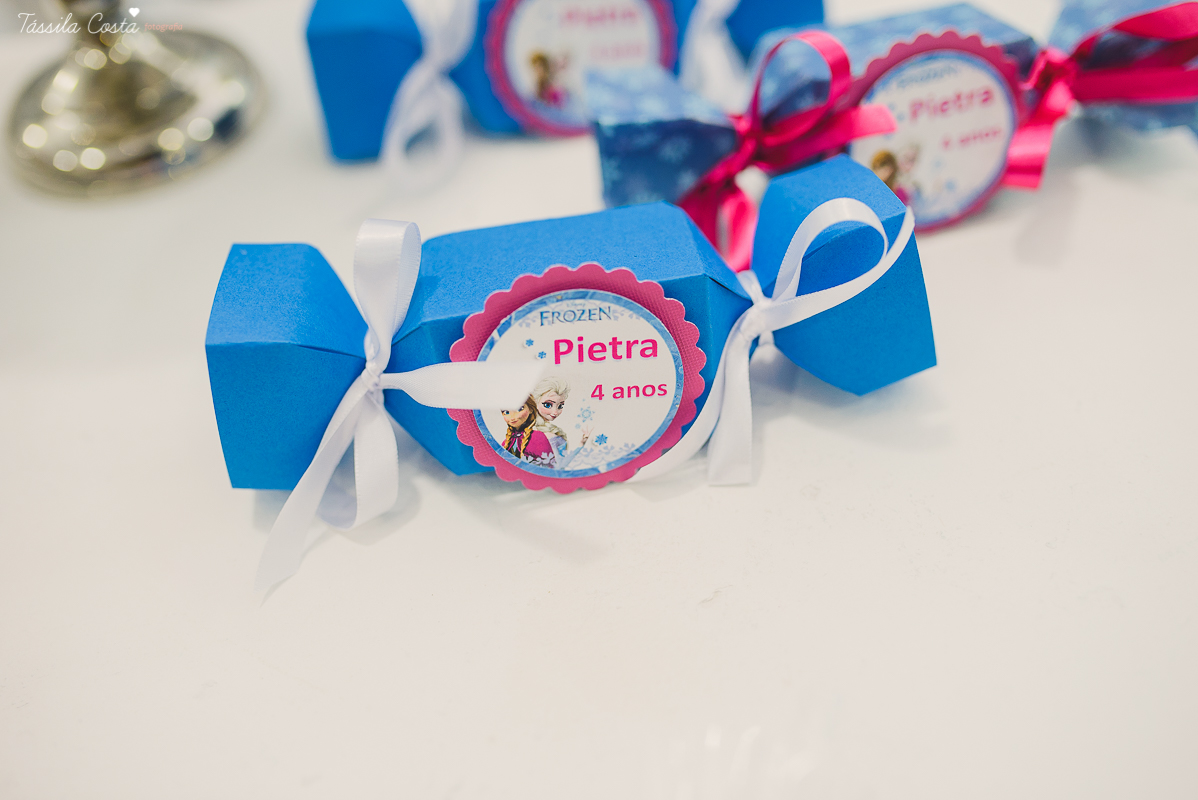decoração no tema frozen, festa de 4 anos da Pietra, no cerimonial Pirlim Pim Pim, na pracinha de Jardim da Penha, festa de menina de 04 anos, tássila costa fotografia, festa de menina, vix es