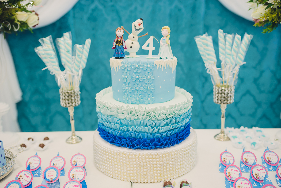 decoração no tema frozen, festa de 4 anos da Pietra, no cerimonial Pirlim Pim Pim, na pracinha de Jardim da Penha, festa de menina de 04 anos, tássila costa fotografia, festa de menina, vix es
