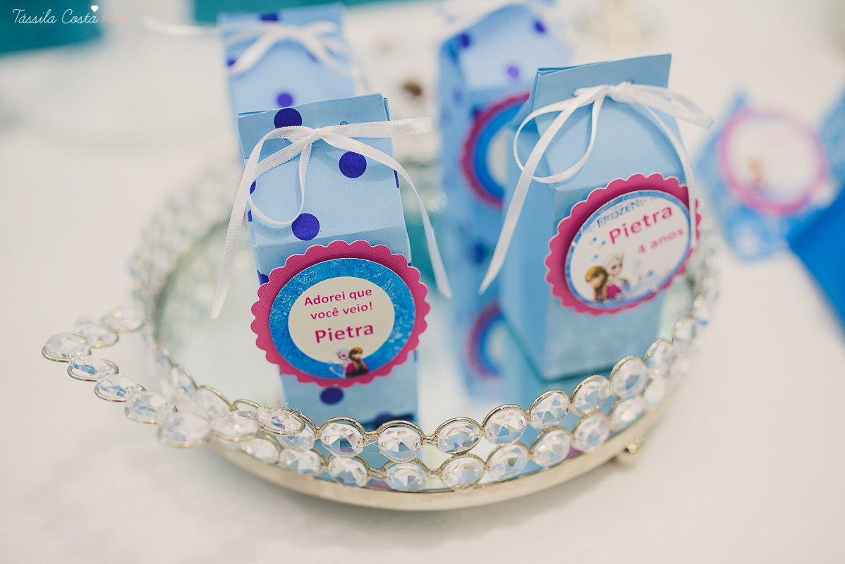 decoração no tema frozen, festa de 4 anos da Pietra, no cerimonial Pirlim Pim Pim, na pracinha de Jardim da Penha, festa de menina de 04 anos, tássila costa fotografia, festa de menina, vix es
