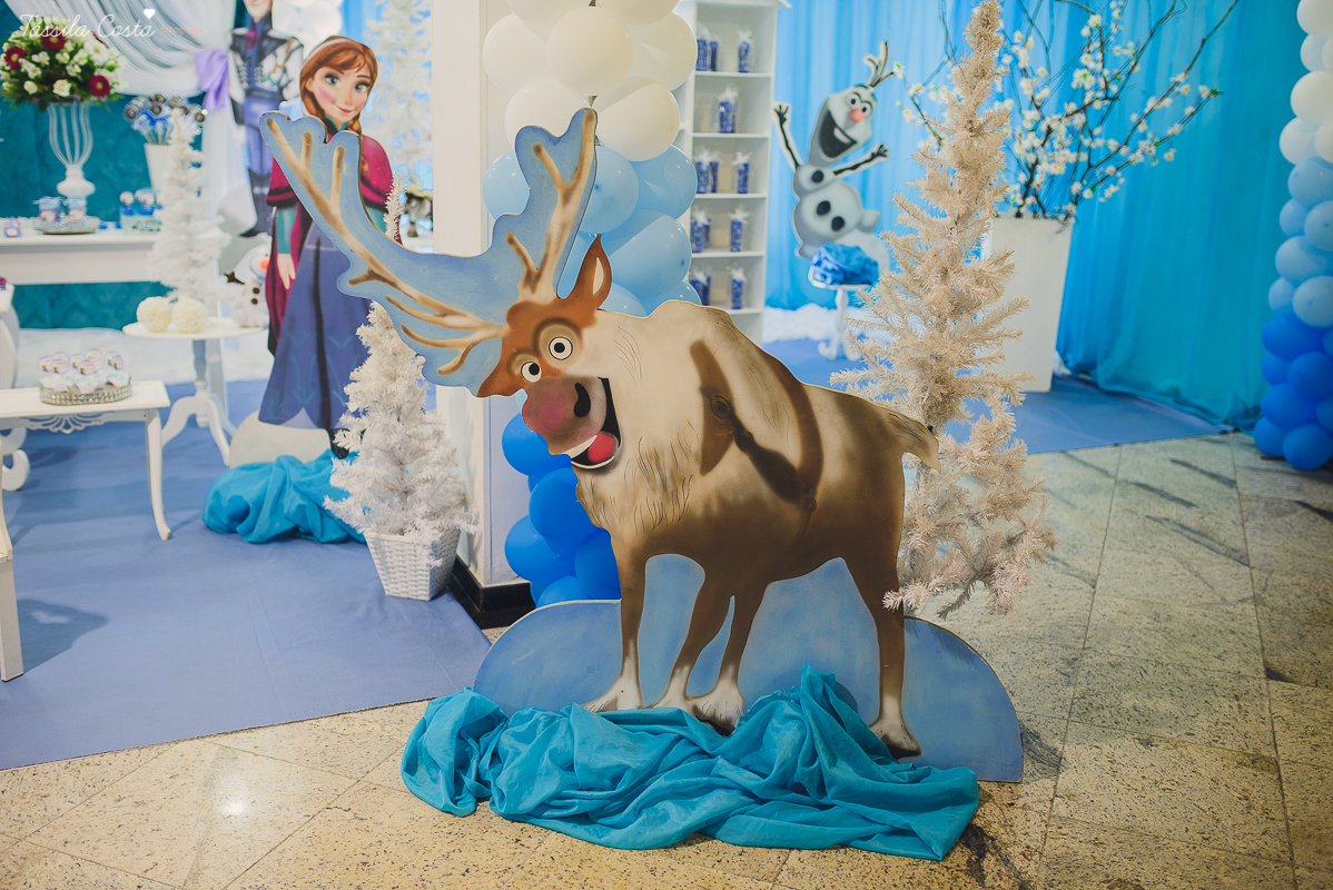 decoração no tema frozen, festa de 4 anos da Pietra, no cerimonial Pirlim Pim Pim, na pracinha de Jardim da Penha, festa de menina de 04 anos, tássila costa fotografia, festa de menina, vix es