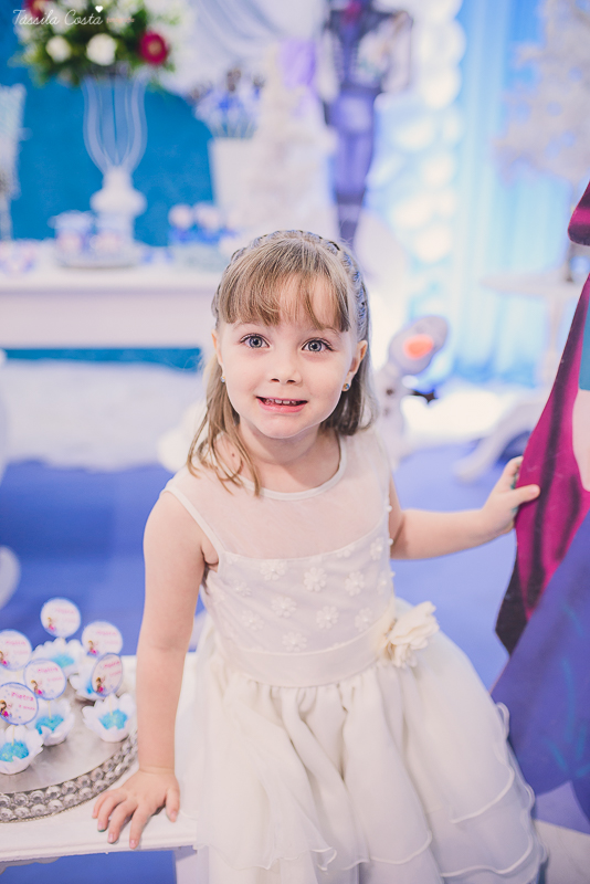 decoração no tema frozen, festa de 4 anos da Pietra, no cerimonial Pirlim Pim Pim, na pracinha de Jardim da Penha, festa de menina de 04 anos, tássila costa fotografia, festa de menina, vix es