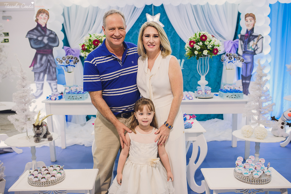 decoração no tema frozen, festa de 4 anos da Pietra, no cerimonial Pirlim Pim Pim, na pracinha de Jardim da Penha, festa de menina de 04 anos, tássila costa fotografia, festa de menina, vix es