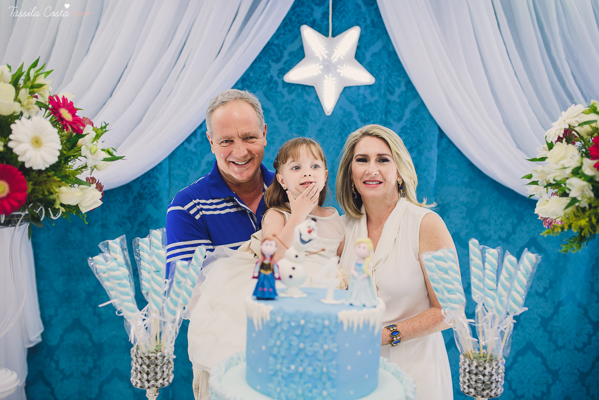 decoração no tema frozen, festa de 4 anos da Pietra, no cerimonial Pirlim Pim Pim, na pracinha de Jardim da Penha, festa de menina de 04 anos, tássila costa fotografia, festa de menina, vix es