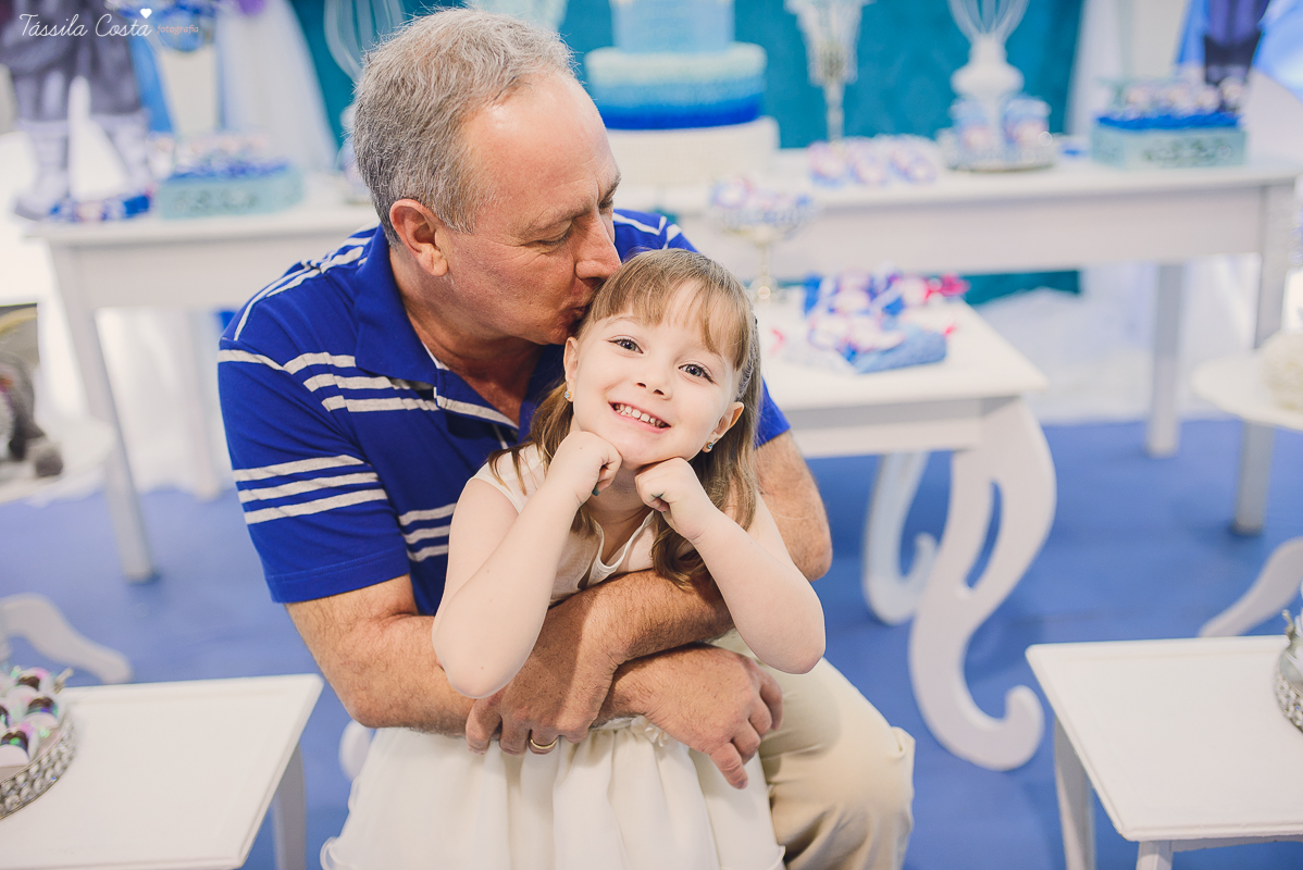 decoração no tema frozen, festa de 4 anos da Pietra, no cerimonial Pirlim Pim Pim, na pracinha de Jardim da Penha, festa de menina de 04 anos, tássila costa fotografia, festa de menina, vix es